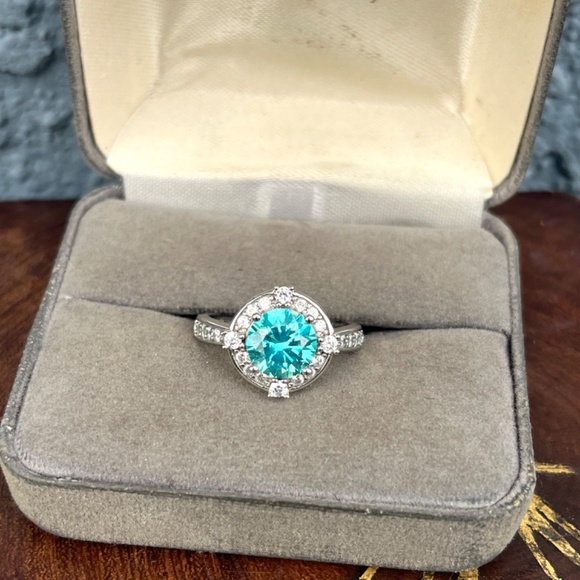 Cubic Zirconia Sterling Silver Ring size 7 1/2 blue gemstone - Picture 2 of 9
